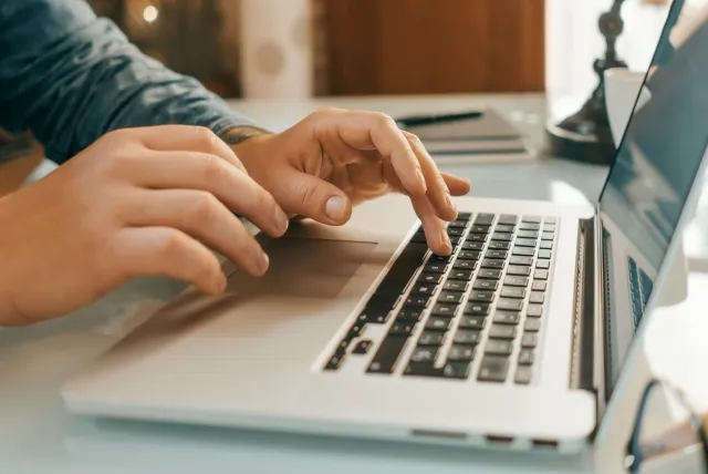 W jaki sposób Zimbra Collaboration wspiera bezpieczeństwo poczty służbowej?