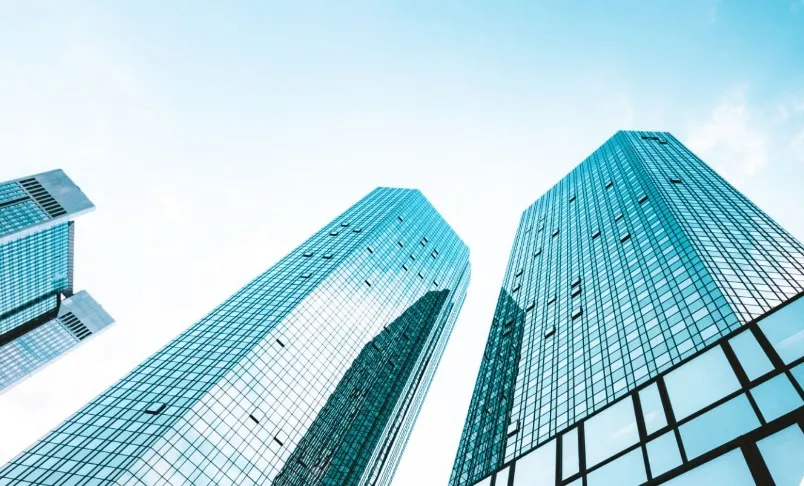 Czy pożyczka na zakup nieruchomości komercyjnych dla firm może poprawić stabilność finansową w okresach rynkowych wahań?