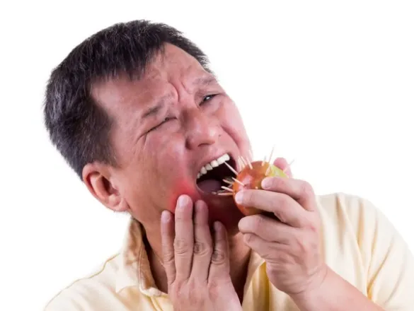 Jakie błędy popełniamy, stosując żel na afty przed posiłkami?