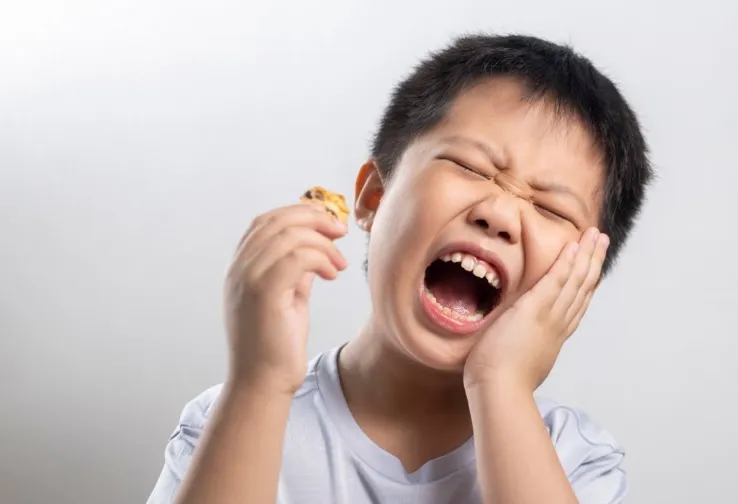 Czy żel na afty działa równie dobrze podczas picia gorących napojów?