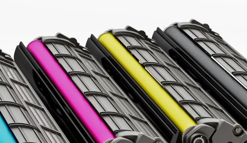 Czy producent tonerów ma wpływ na ilość odpadów proszku i czystość druku?